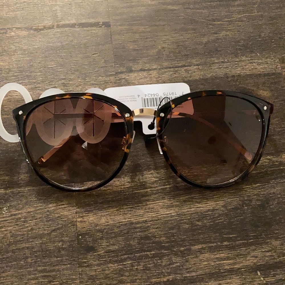 Cheetah print sunglasses